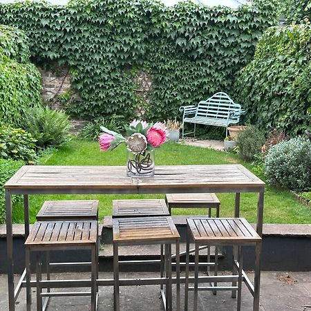 Large Bedroom In Beautiful House Londra Esterno foto
