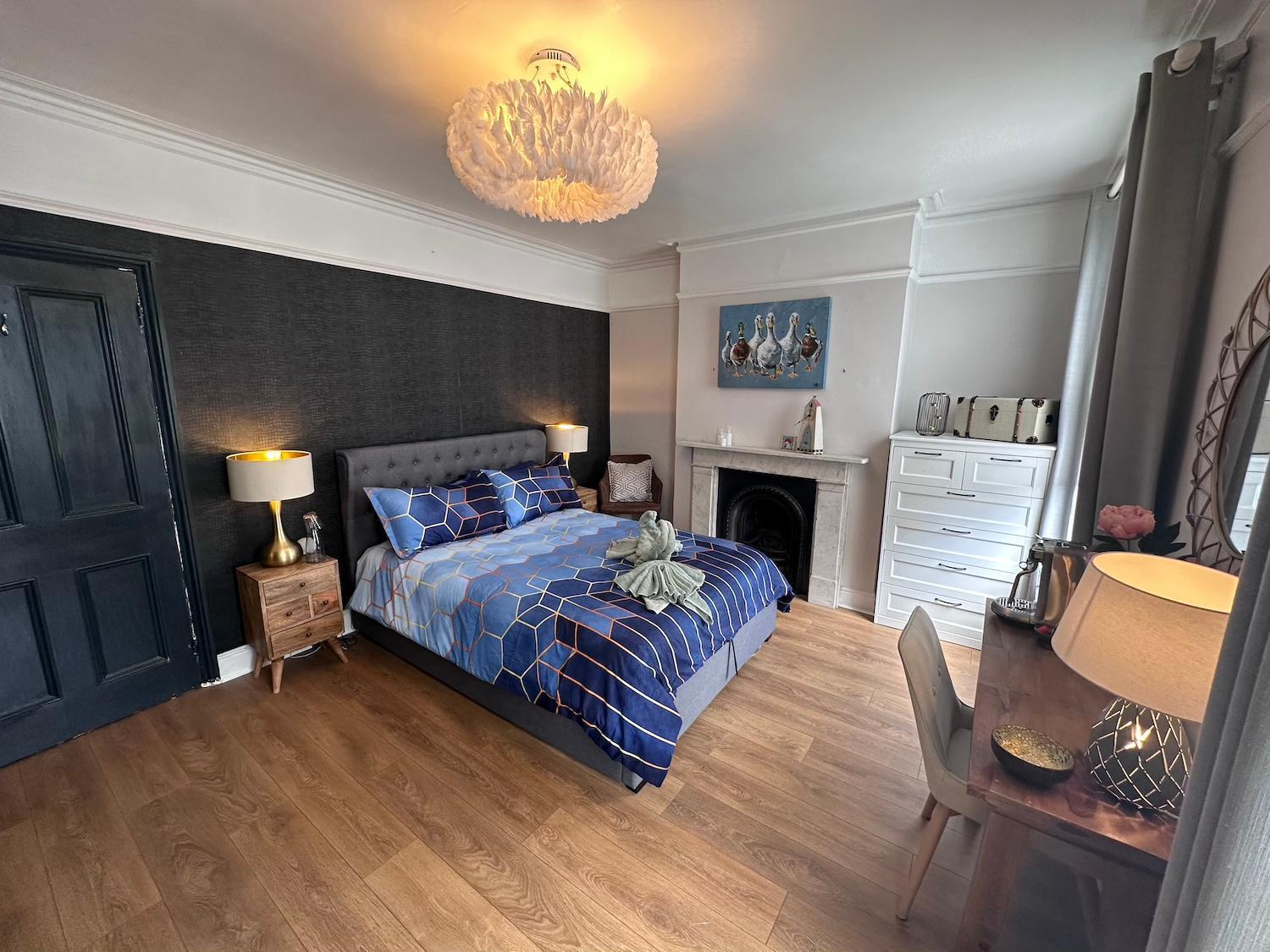 Large Bedroom In Beautiful House Londra Esterno foto